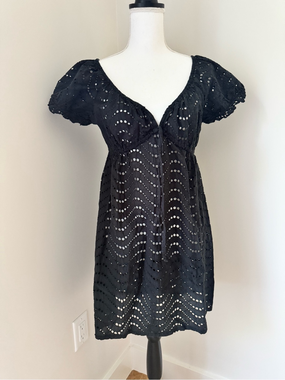 LA BLANCA by Rod Beattie Black Eyelet Swimwear Cover-Up Dress Medium